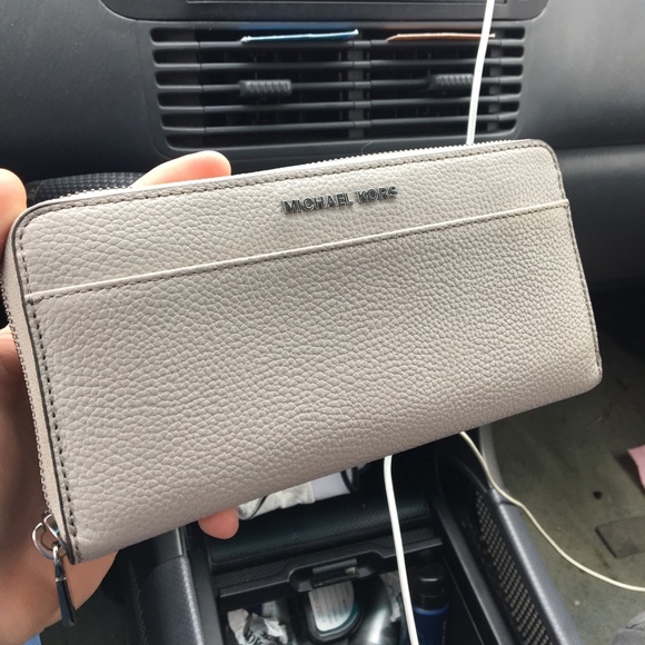 Michael Kors Wallet - Picture 2 of 4